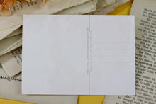 Lade das Bild in den Galerie-Viewer, Postkarte - Bienenmädchen
