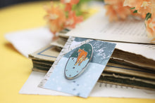 Lade das Bild in den Galerie-Viewer, Emaille Pin - First Snow
